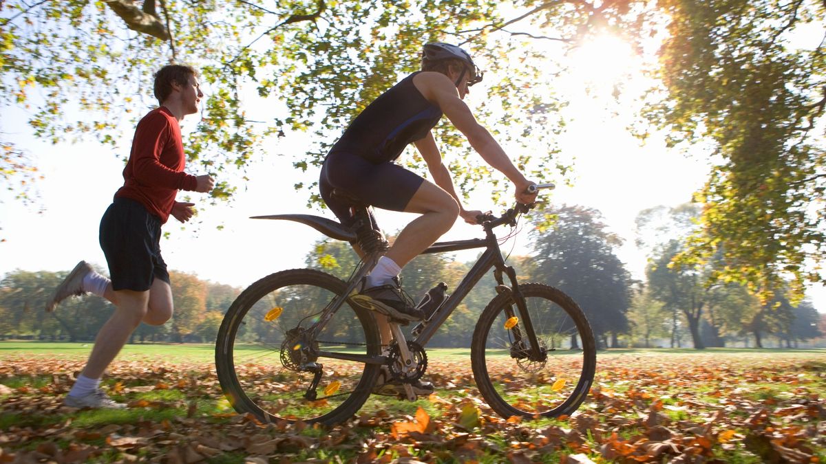 Futás vs. kerékpározás: különbségek a szív, az ízületek és az izmok szempontjából