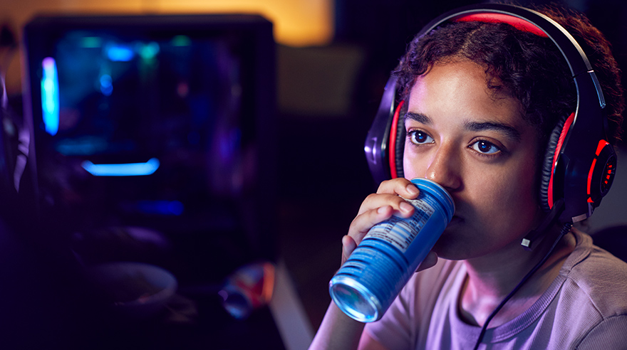 Spanyolország betiltja az energiaitalok értékesítését a 16 év alattiak számára