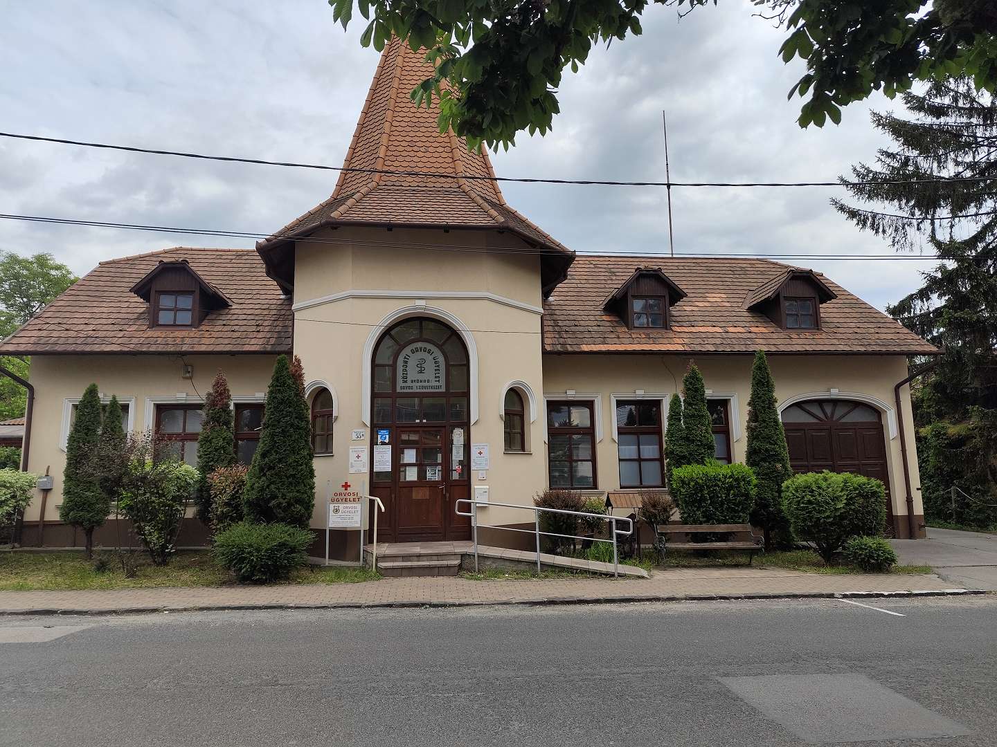 MedLife Solutions Egészségközpont